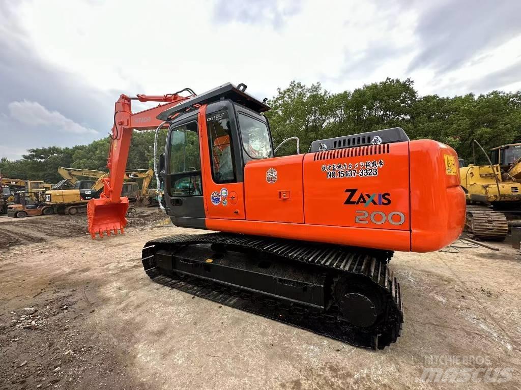 Hitachi ZX200 履带挖掘机