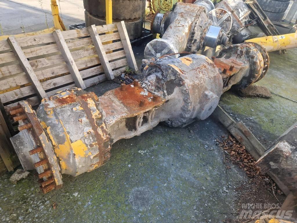 Liebherr L 586 轴