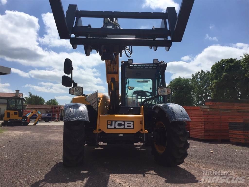 JCB 525-60 伸缩臂叉装车|叉装车