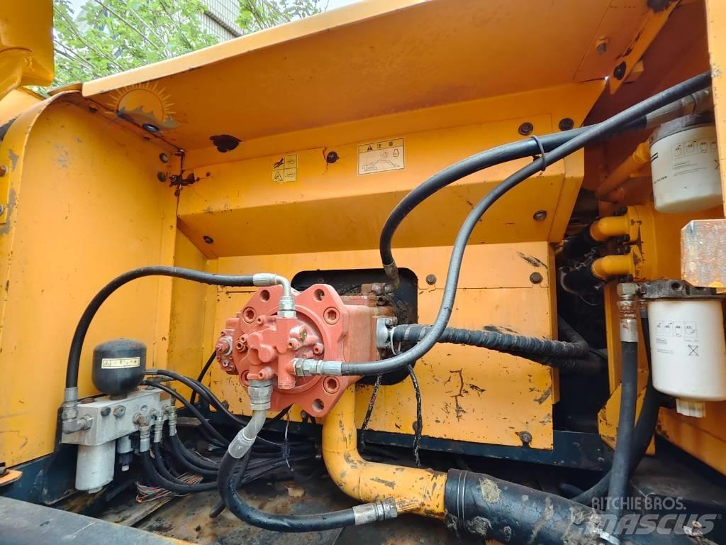 Hyundai R 300 LC-9S 履带挖掘机