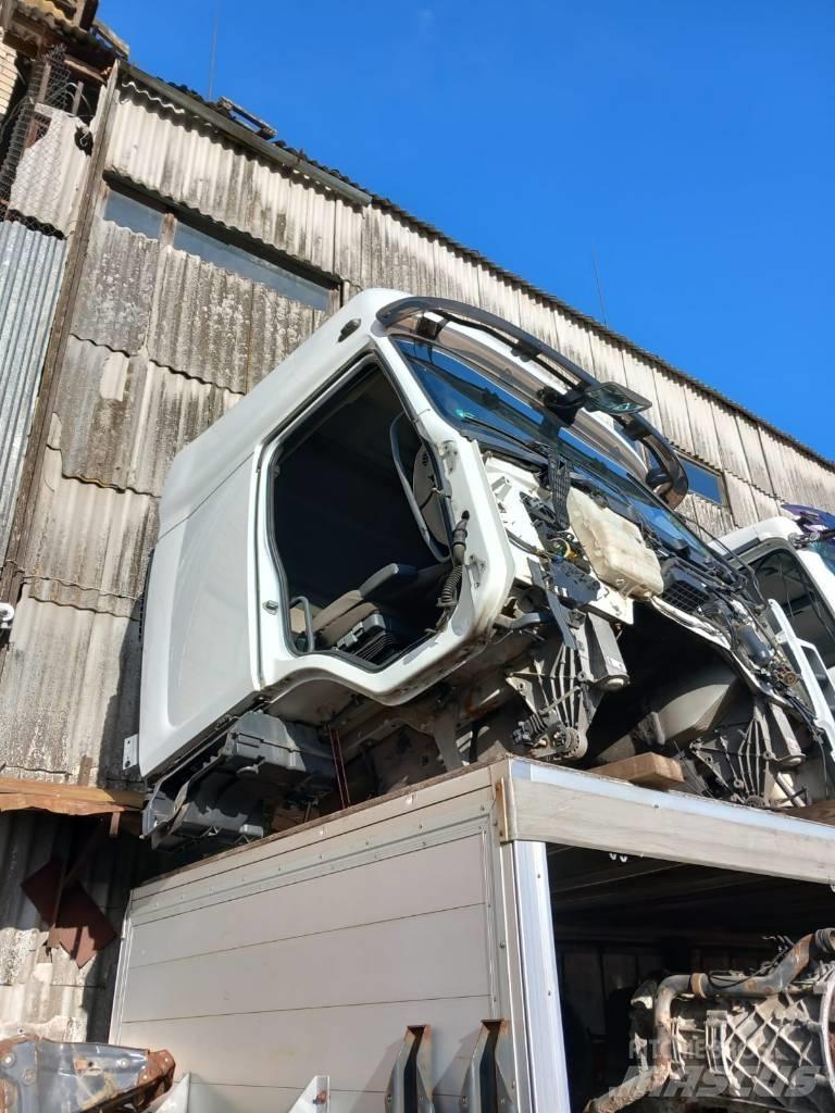 Renault Premium 460 驾驶室与内部