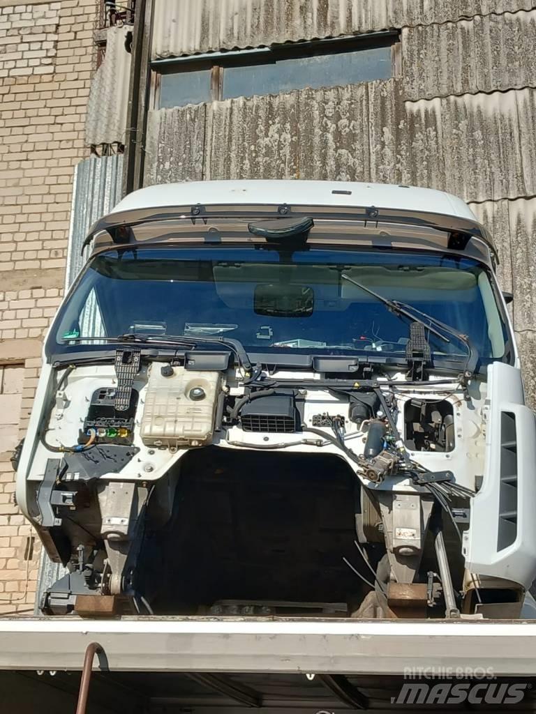 Renault Premium 460 驾驶室与内部
