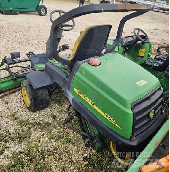 John Deere 2500 A 果岭剪草机