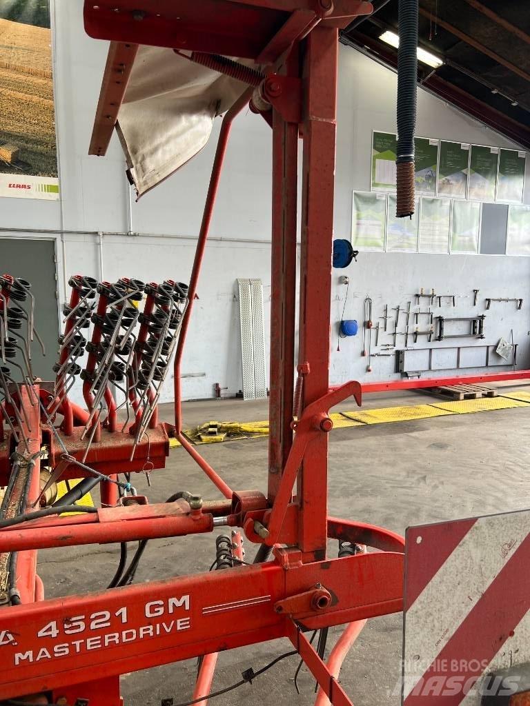 Kuhn GA 4521 犁耙和摊草机