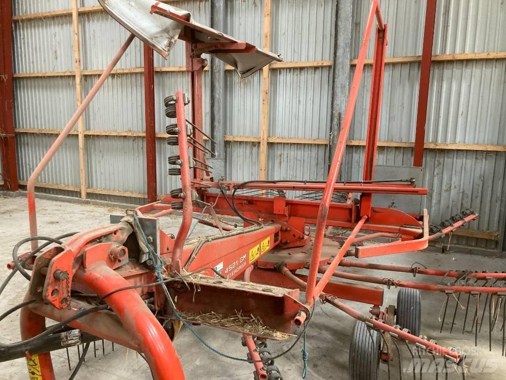 Kuhn GA 4521 犁耙和摊草机