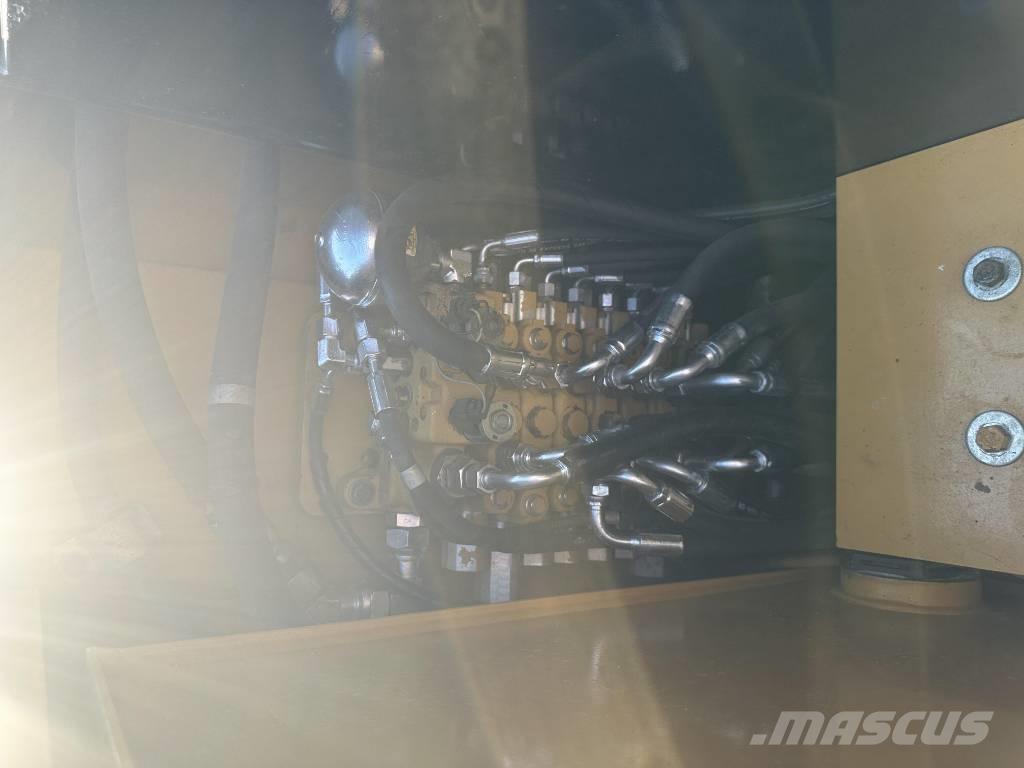 CAT 305.5E 小型挖掘机