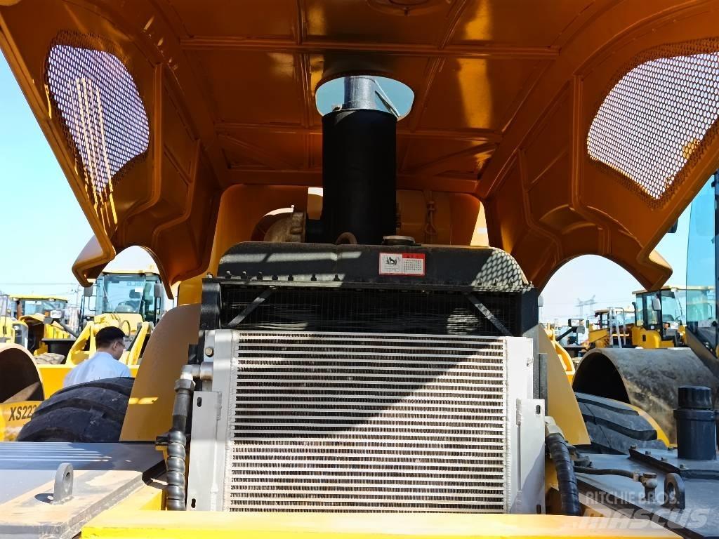 XCMG XS 223 J 单轮压路机