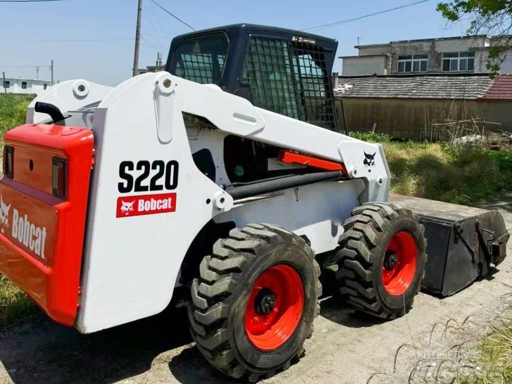 Bobcat S 220 滑移装载机