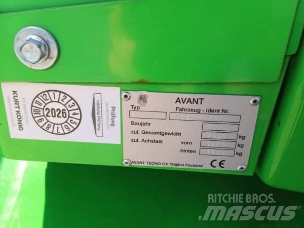 Avant 528 滑移装载机