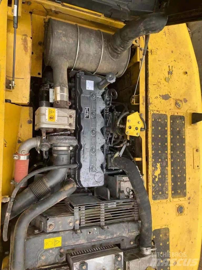 Komatsu pc220-8 履带挖掘机