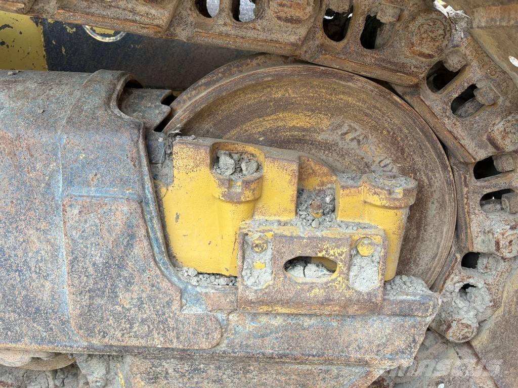 Komatsu D65PX-18 履带式推土机