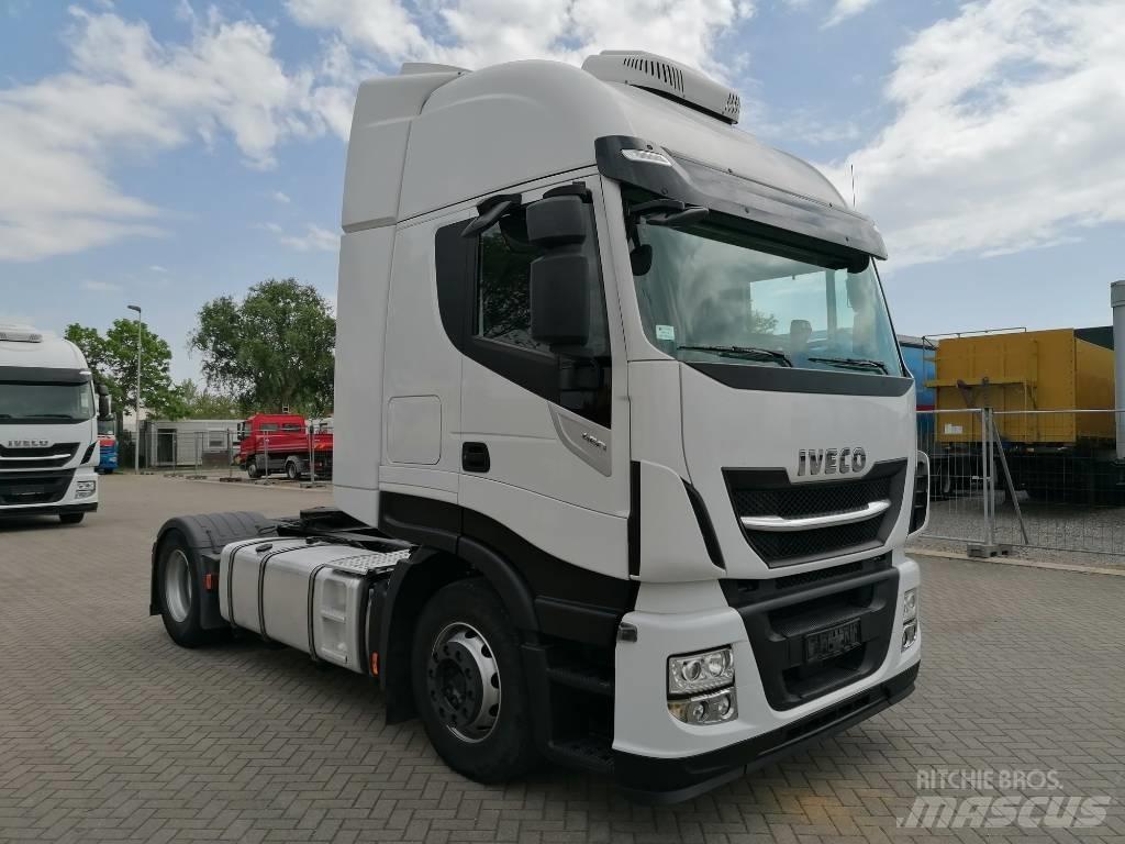 Iveco AS440ST/P 牵引车