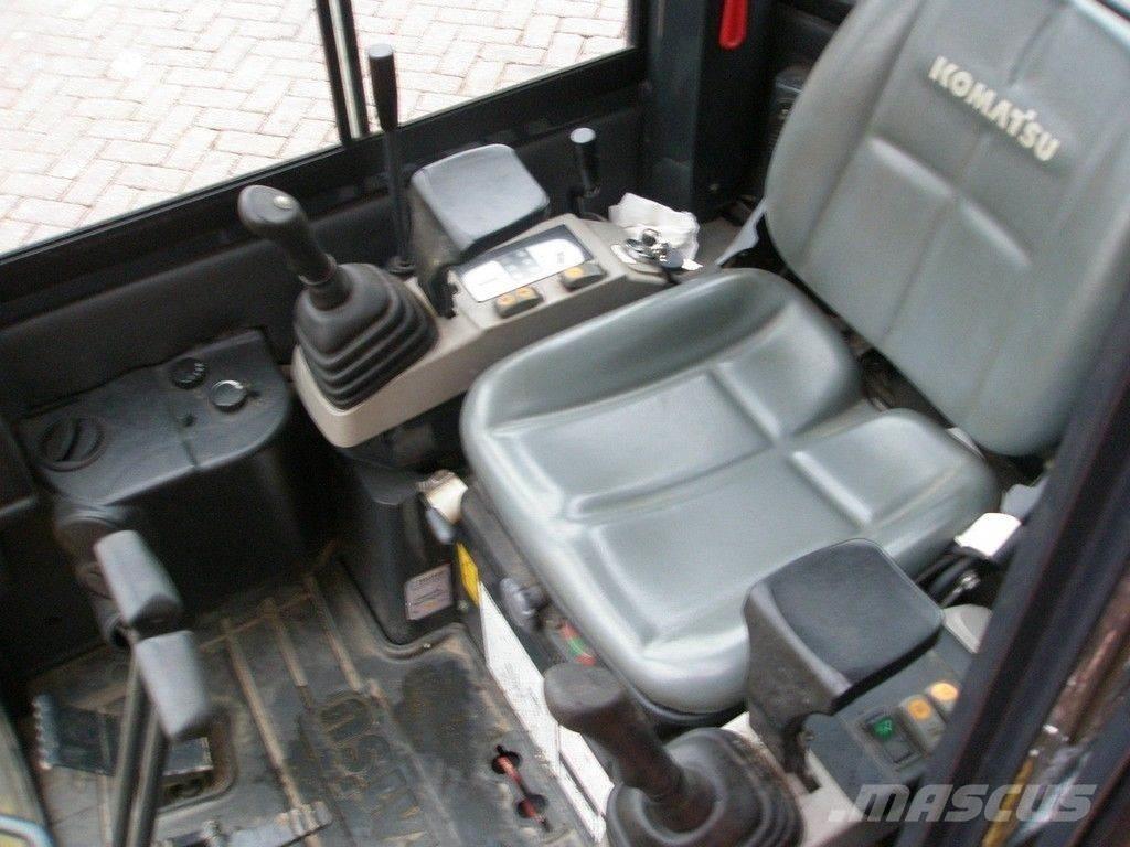 Komatsu PC16R-3HS 小型挖掘机