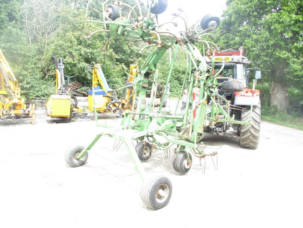 Krone KWT 10.50/8x7 犁耙和摊草机