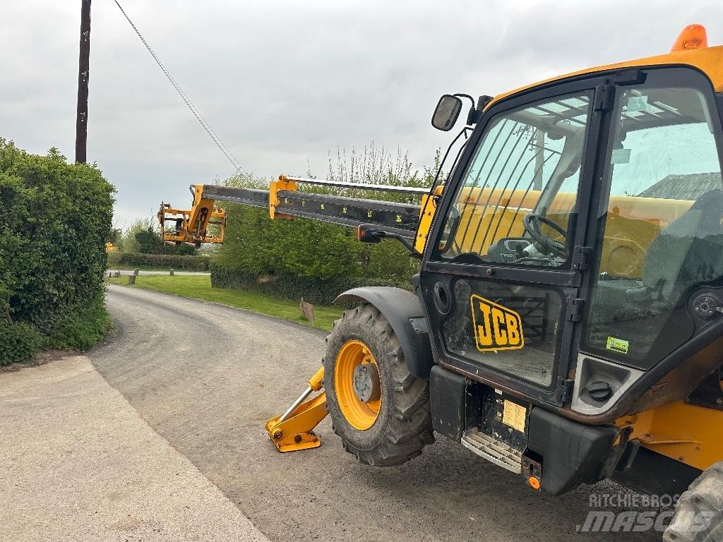 JCB 535-125 伸缩臂叉装车|叉装车