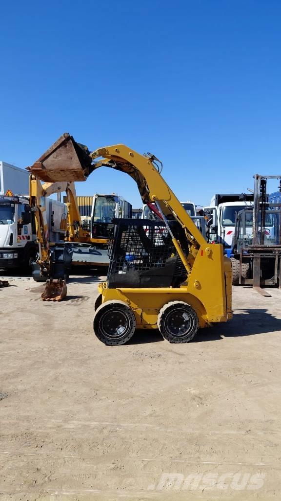 CAT 216 B 小型装载机