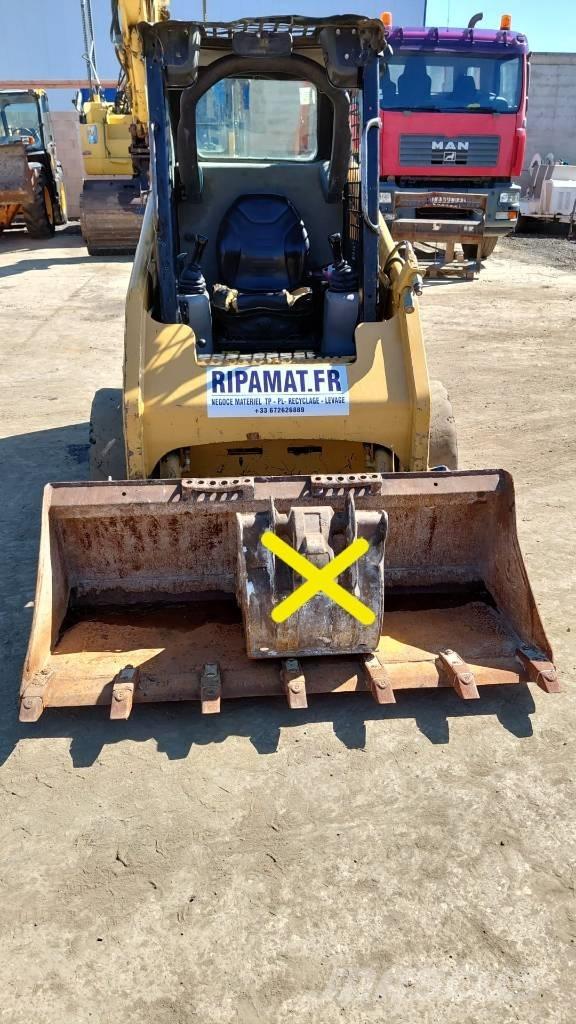 CAT 216 B 小型装载机
