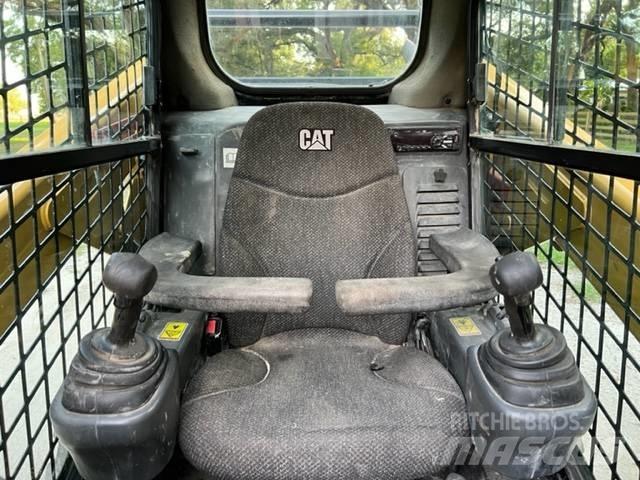 CAT 262 D 滑移装载机