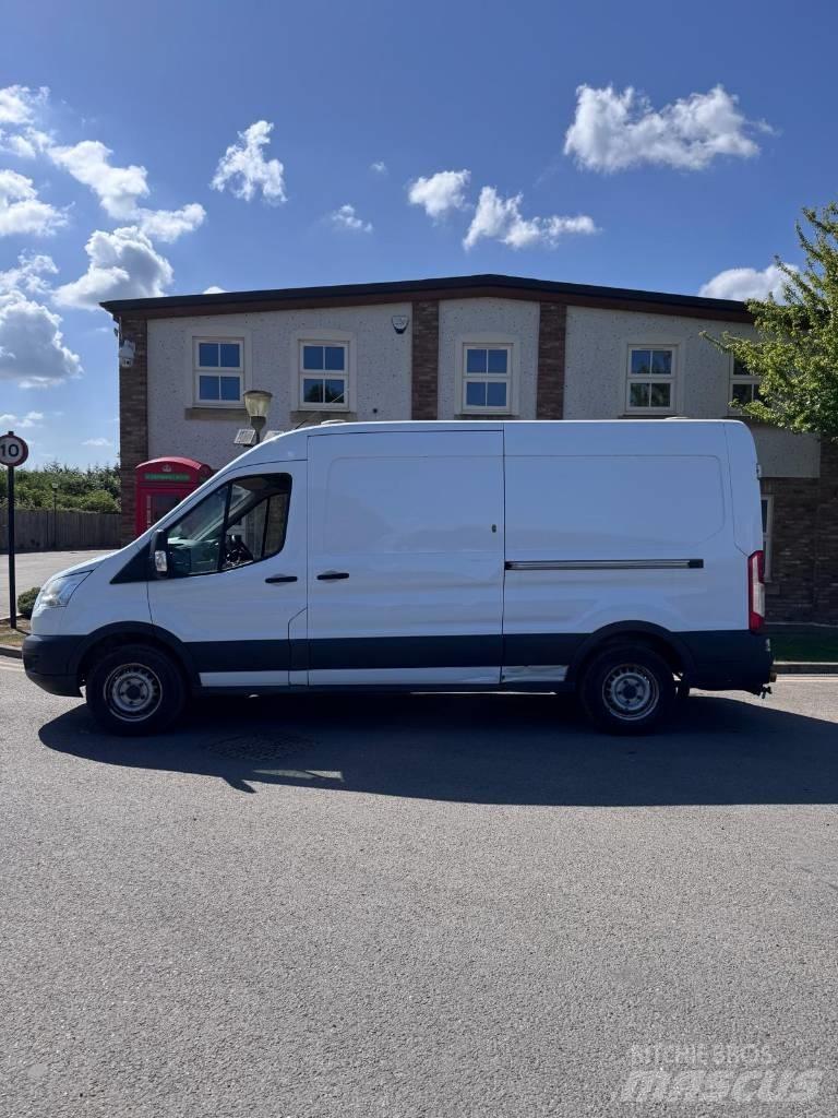 Ford Transit 350 大型面包车