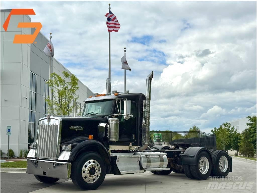 Kenworth W900 牵引车