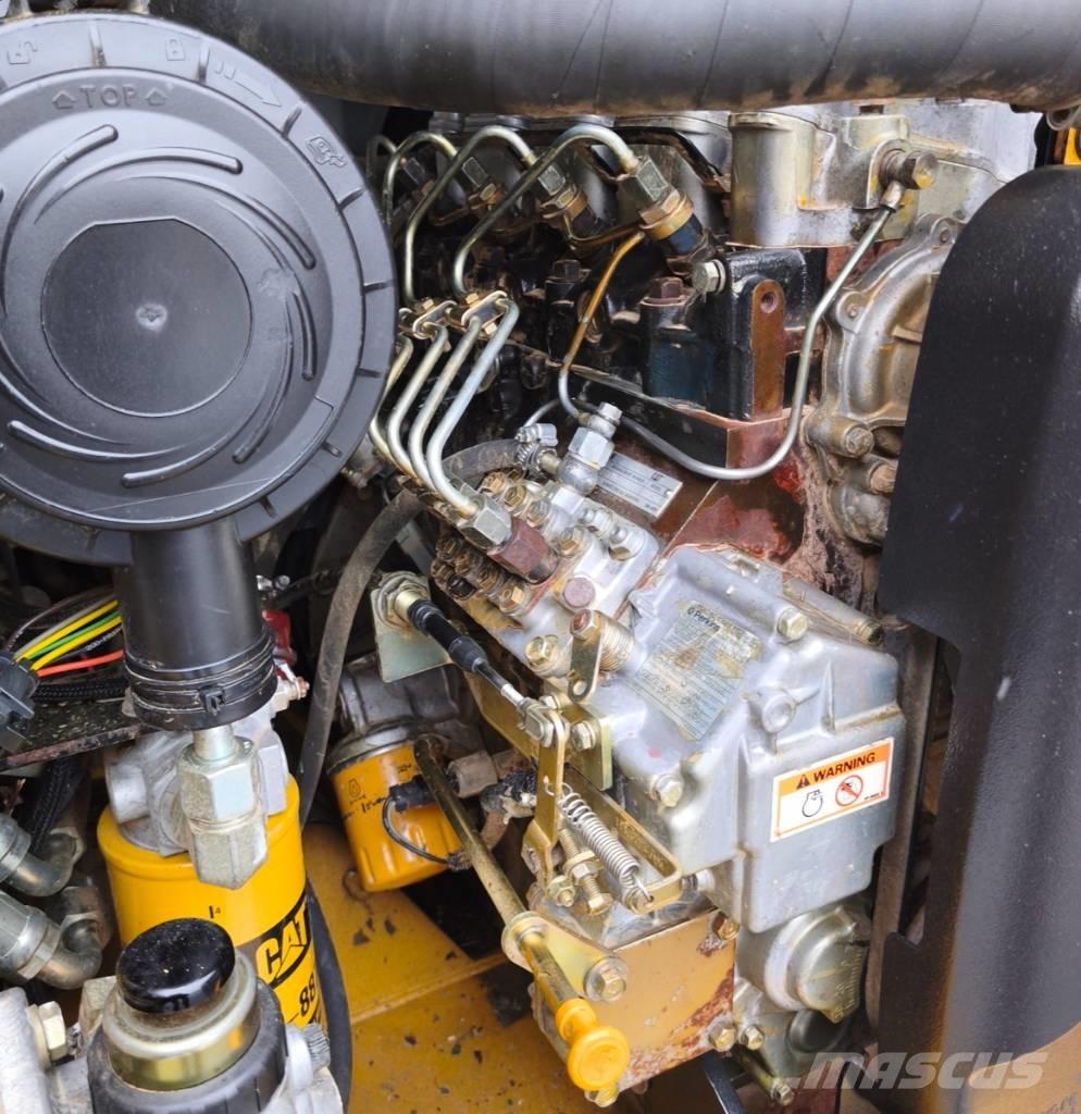 CAT 216 B 小型装载机