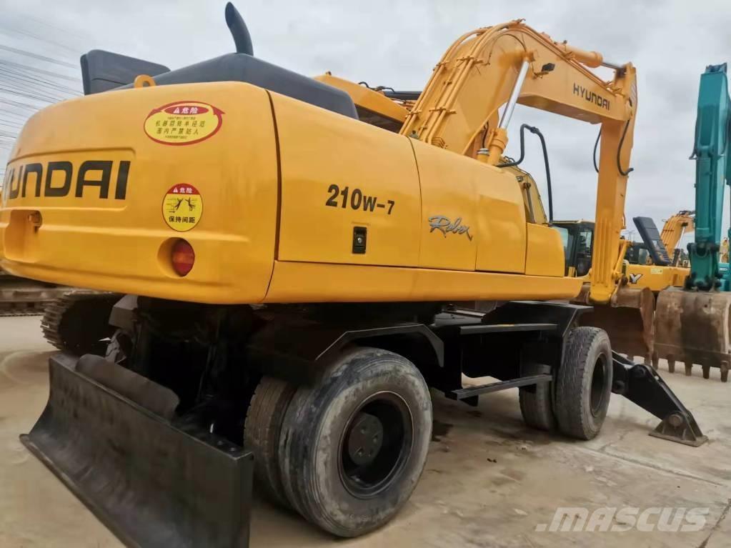 Hyundai 210-7 轮式挖掘机
