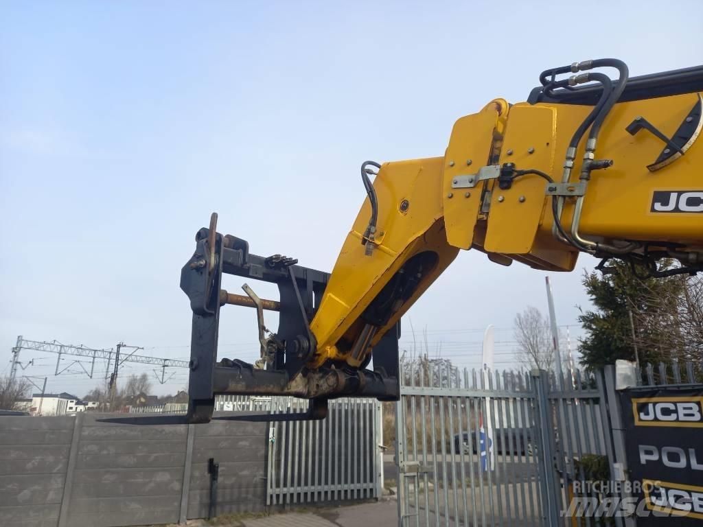 JCB 535-125 伸缩臂叉装车|叉装车