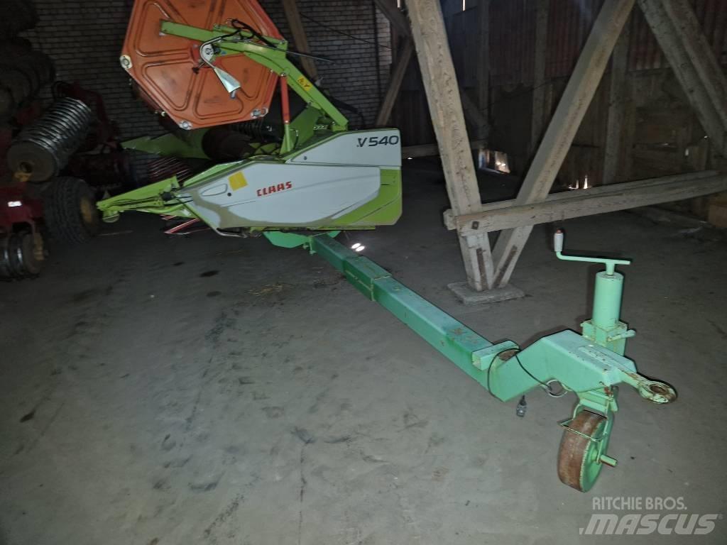 CLAAS Tucano 320 联合收割机
