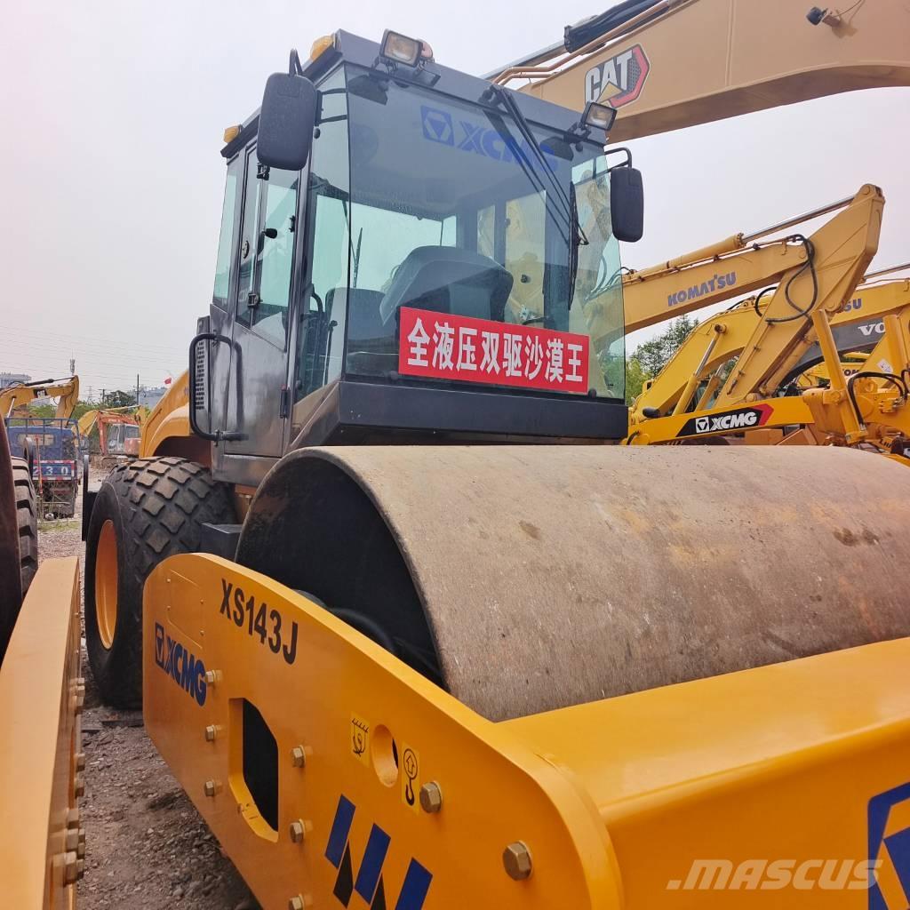 XCMG XS 143 J 单轮压路机