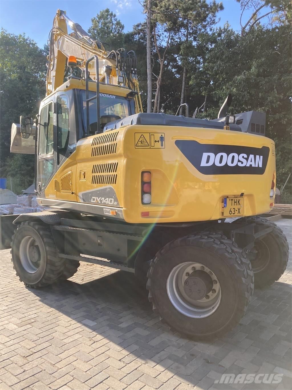 Doosan DX140W-5 轮式挖掘机