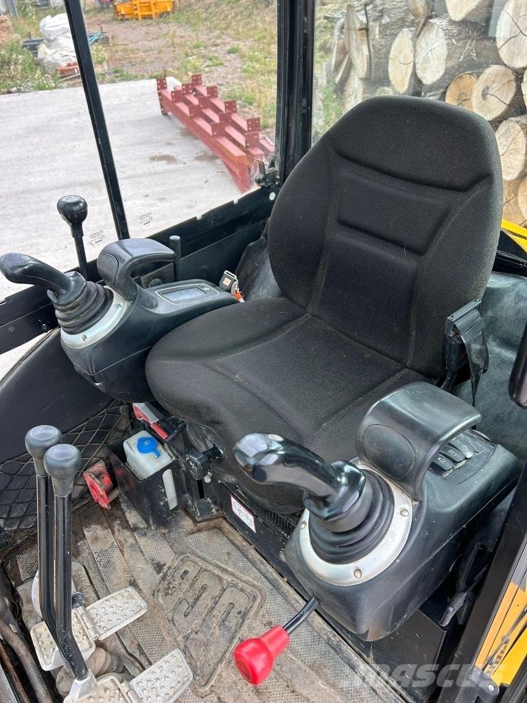 JCB 8026 CTS 小型挖掘机