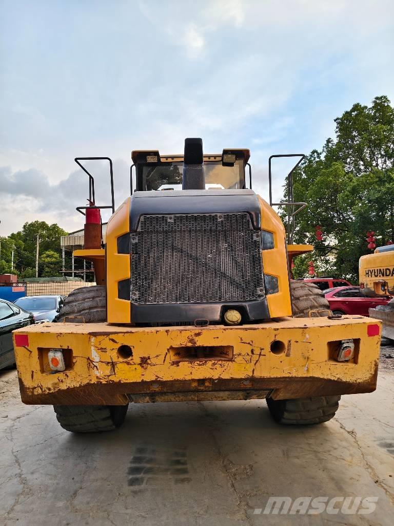 Volvo L 120 轮式装载机