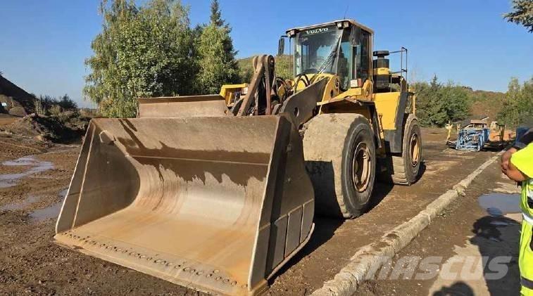 Volvo L 220 F 轮式装载机