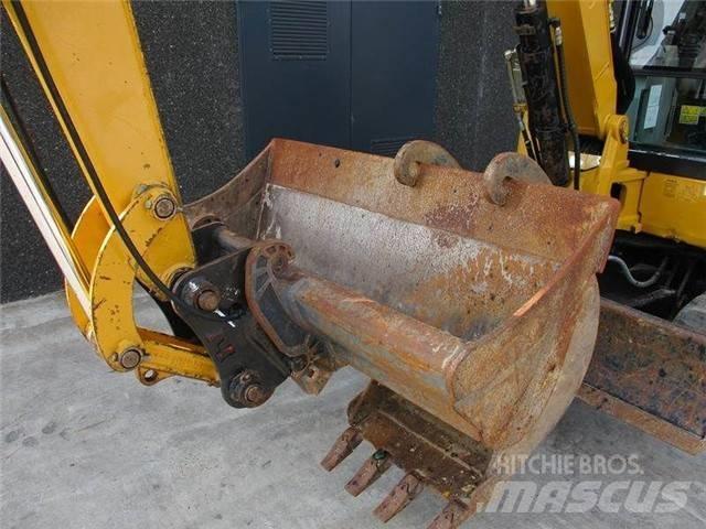 CAT 305.5 小型挖掘机