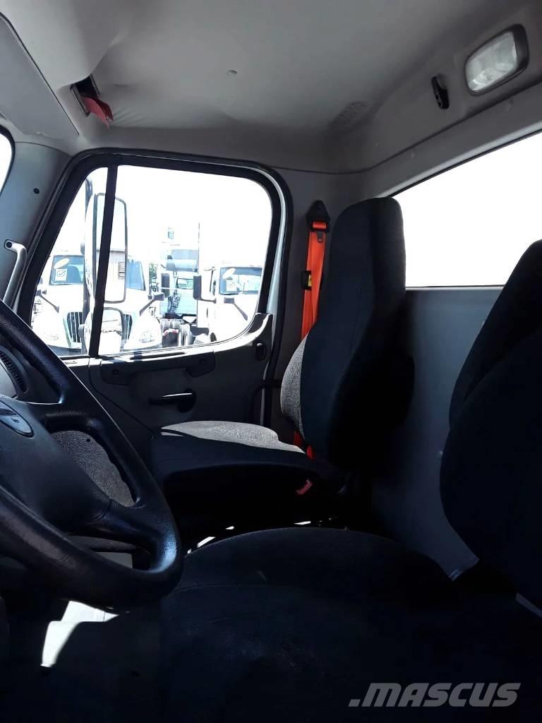 Freightliner M2 饮料运输车