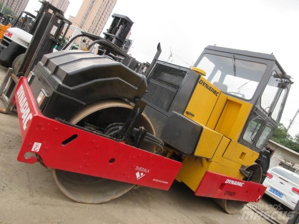 Dynapack CC421 其他路面施工机械