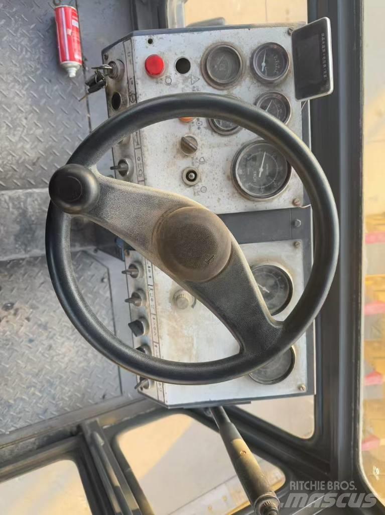 Dynapac CC 211 双轮压路机
