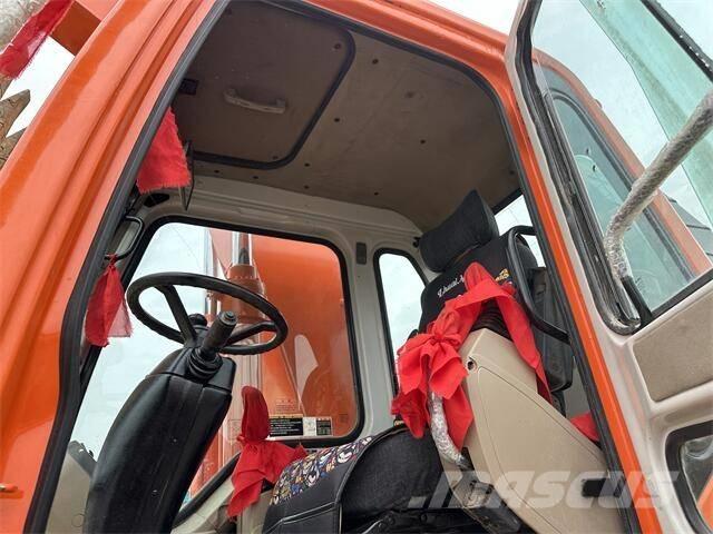 Doosan DH150W 轮式挖掘机