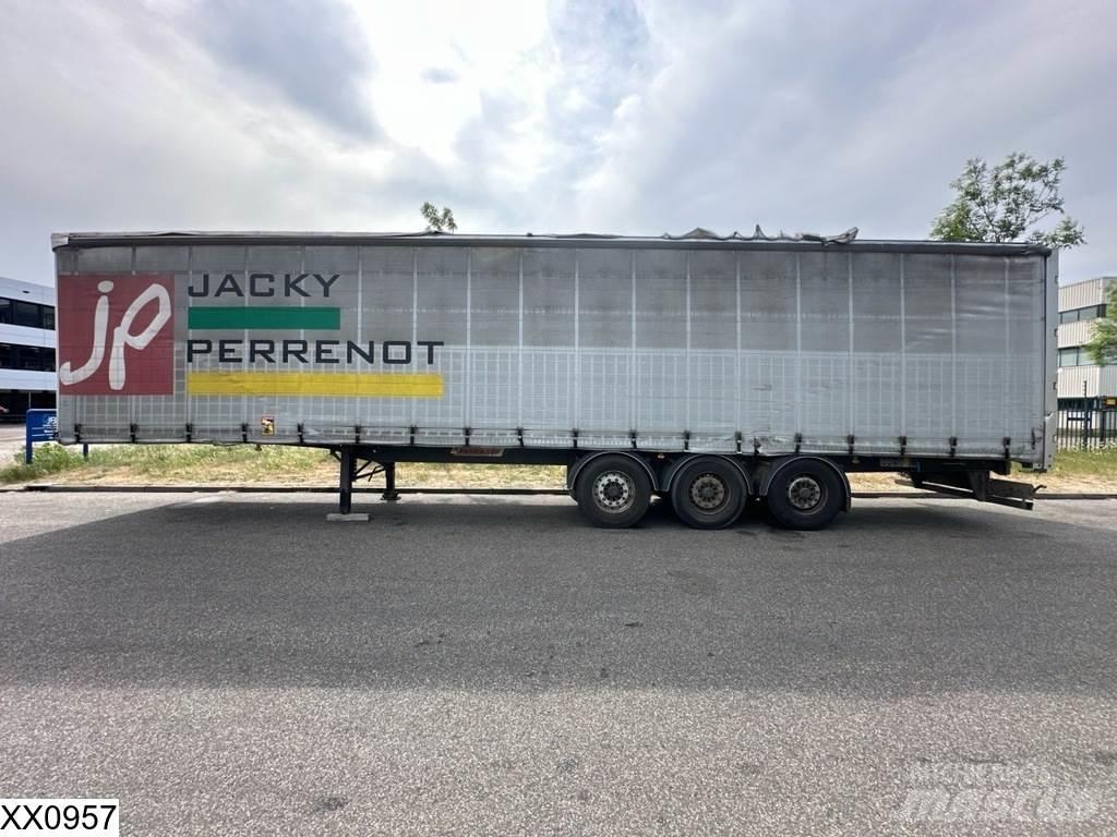 Fruehauf Tautliner 侧帘半挂车