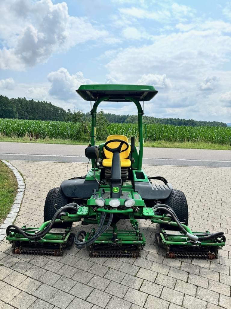John Deere 8700 A 球道割草机