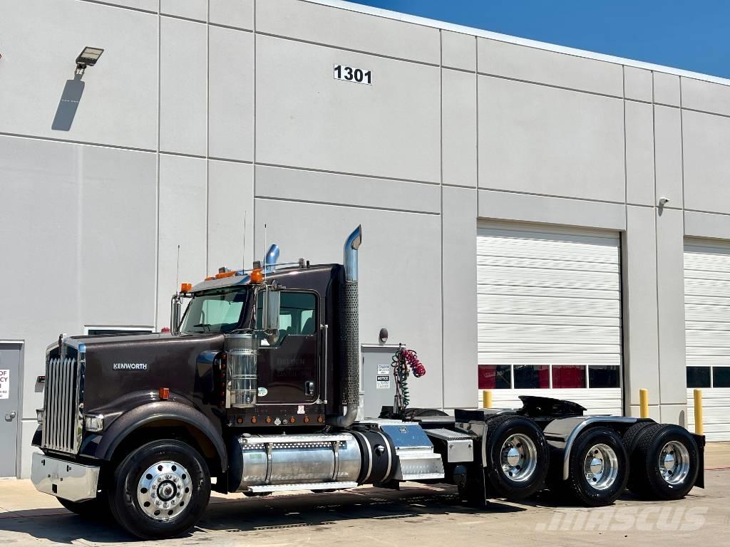 Kenworth W 900 牵引车
