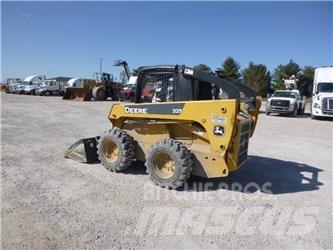 John Deere 325 滑移装载机