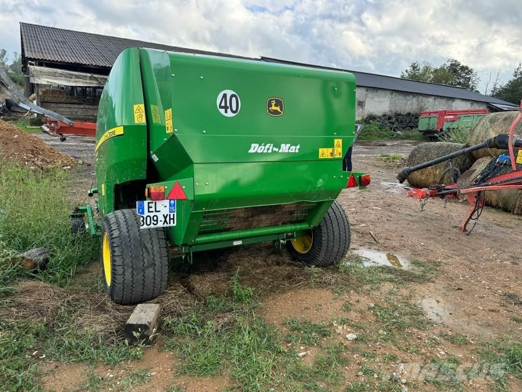 John Deere F441M 圆捆打捆机