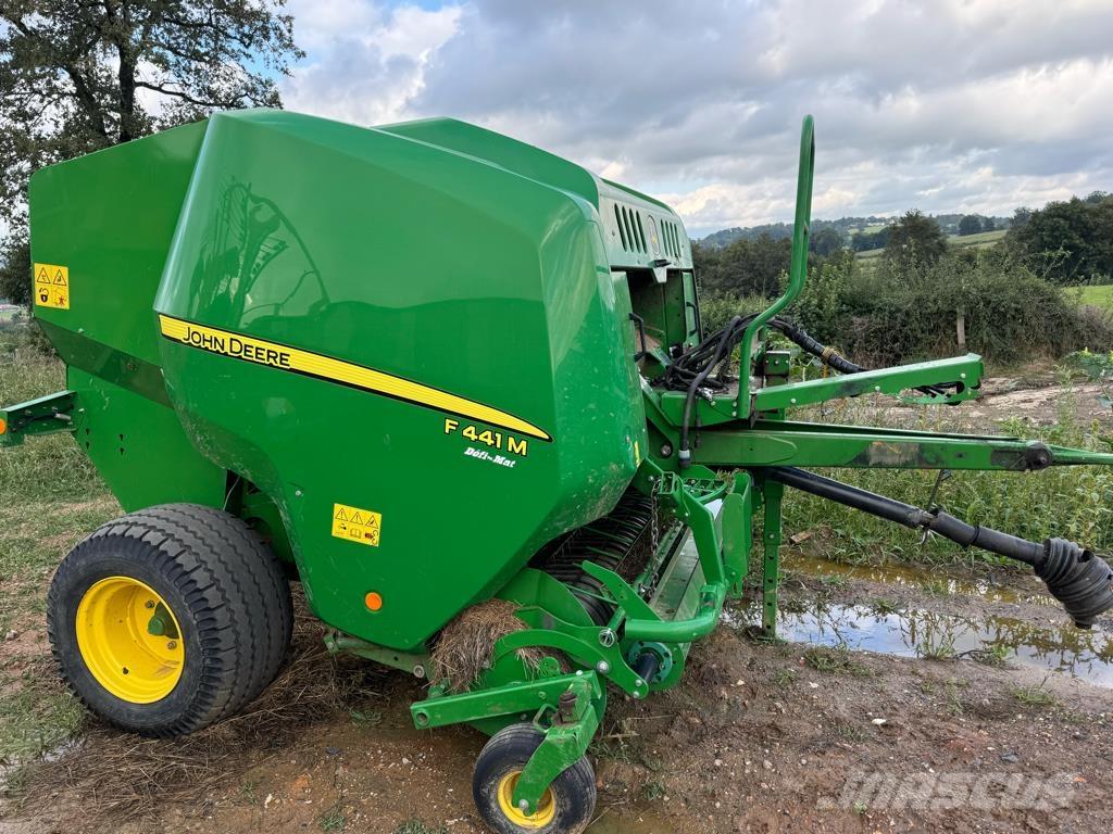 John Deere F441M 圆捆打捆机