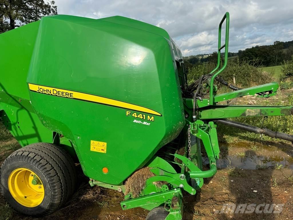 John Deere F441M 圆捆打捆机