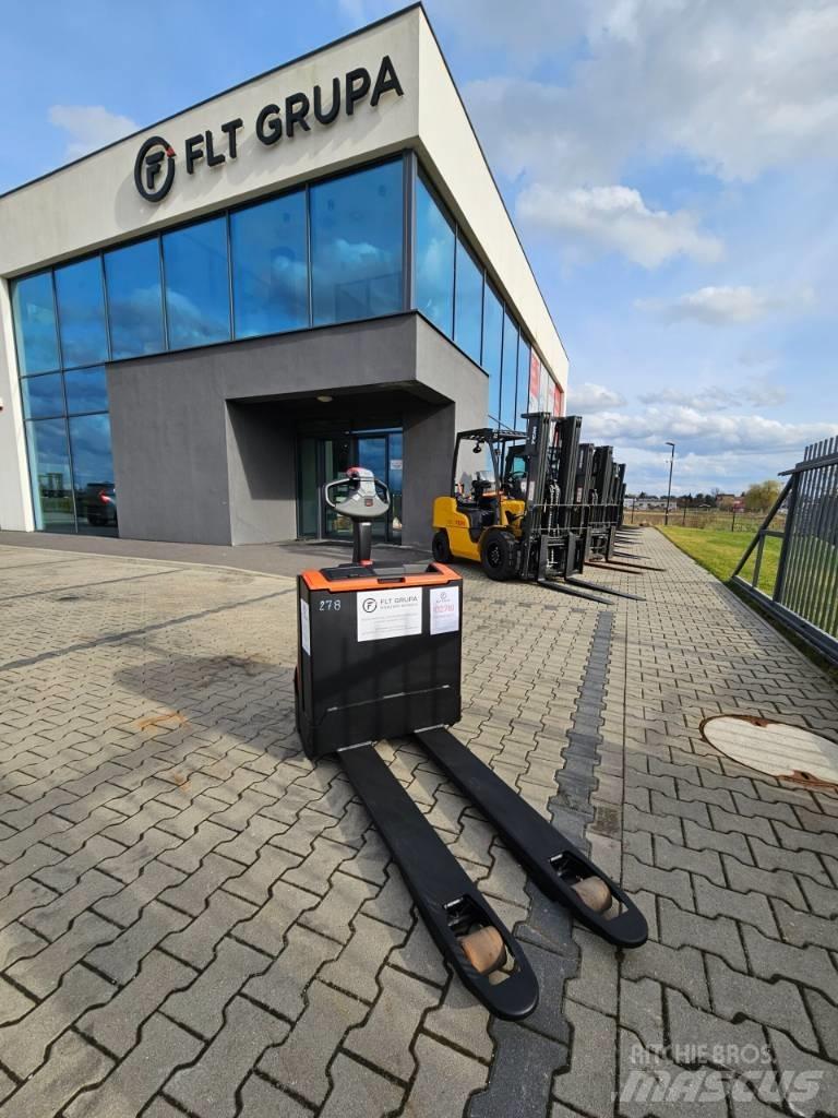 BT LWE140 手推堆垛车