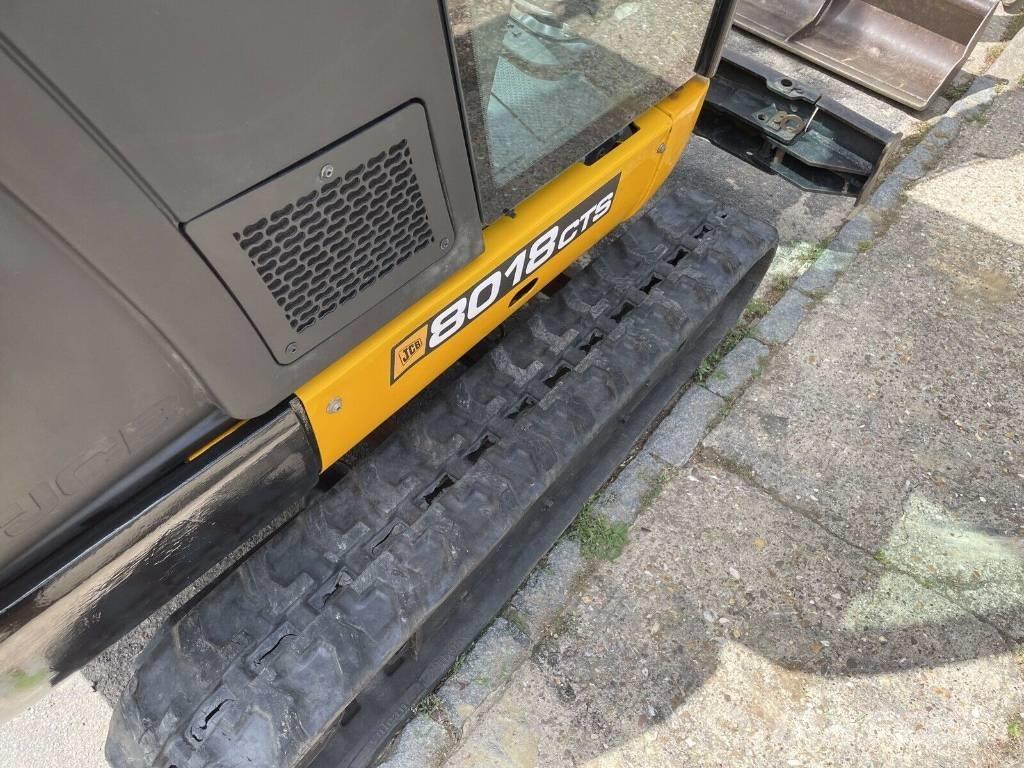 JCB 8018 CTS 小型挖掘机