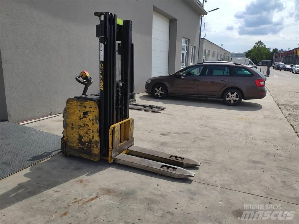Yale MS16 AC 手推堆垛车