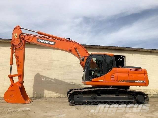 Doosan dx225 履带挖掘机
