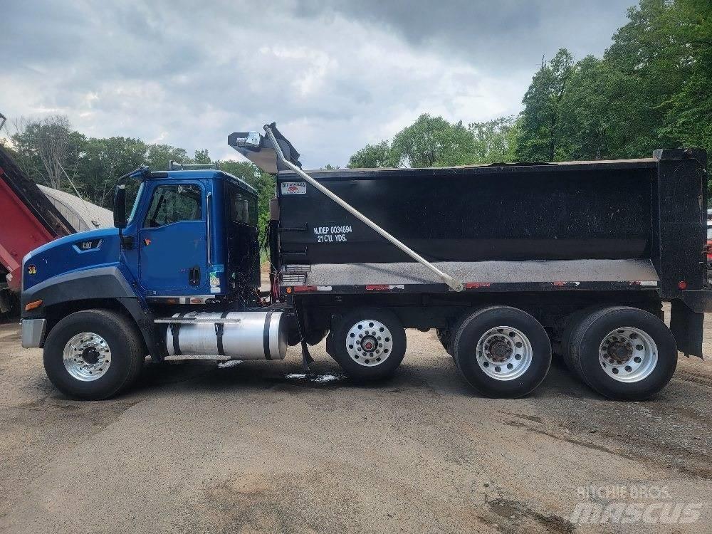CAT CT 660 自卸式货车